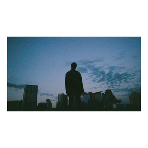 两根黑捧一前一后
