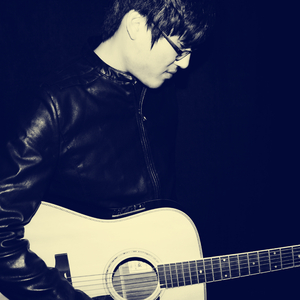 两根黑捧一前一后
