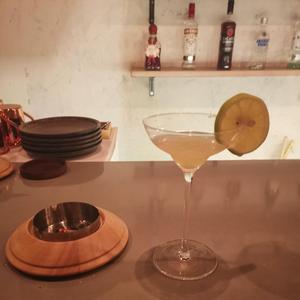 两根黑捧一前一后
